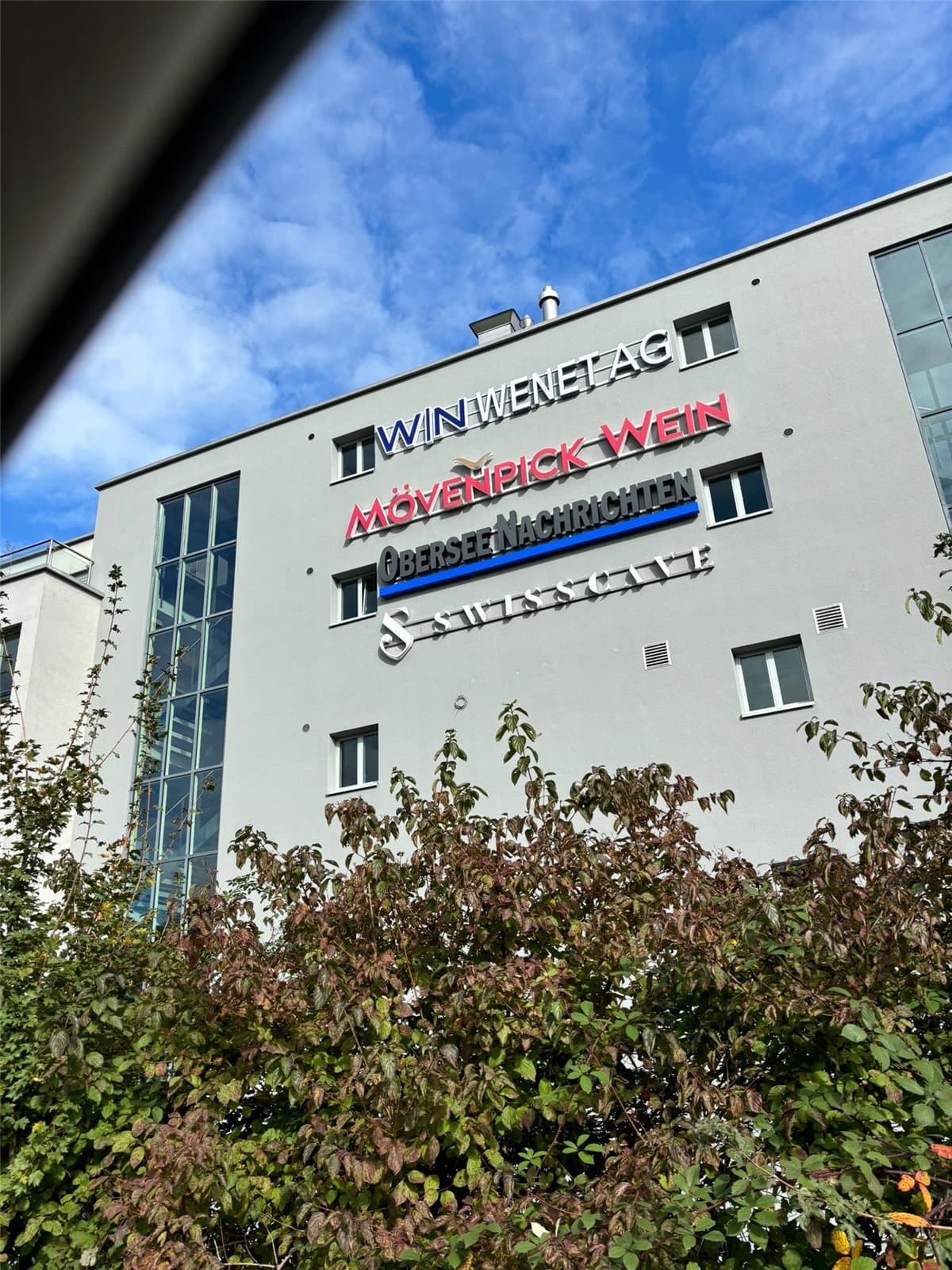 Fassadenwerbung, Gebäudeansicht